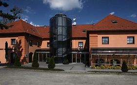 Zamecky Hotel Zlaty Orel